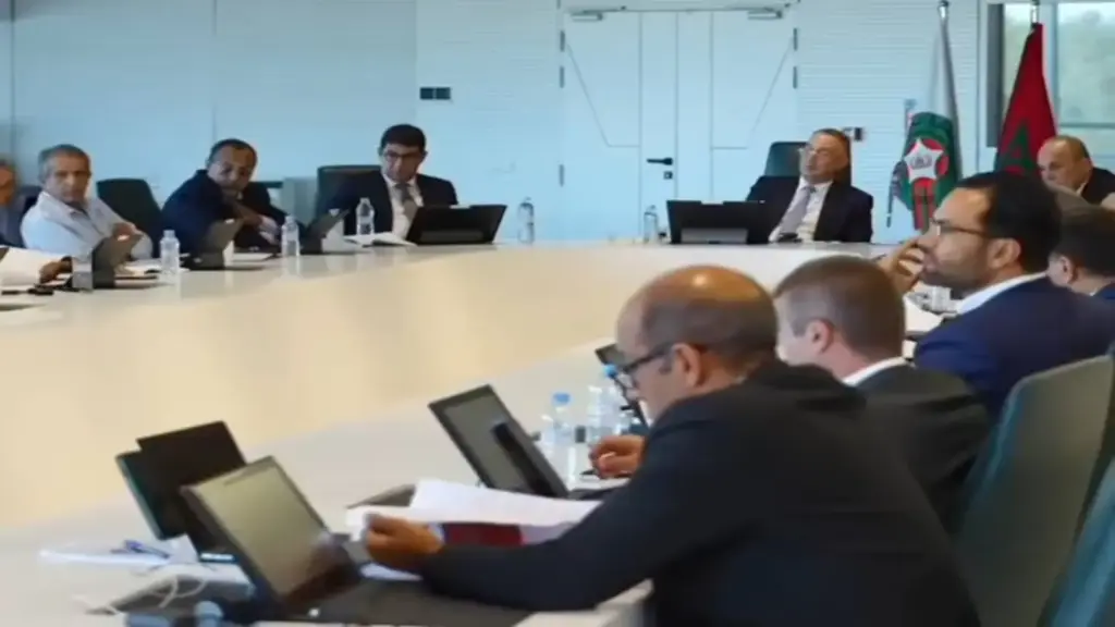 لقجع يُطلق “ميثاق الشرف” التاريخي.. إلزام رؤساء الأندية المغربية بالمساءلة المالية