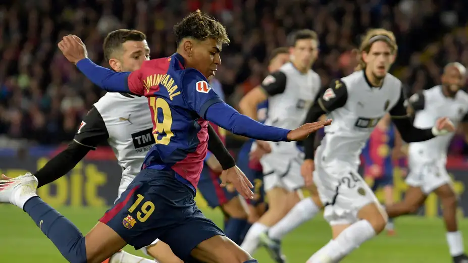 برشلونة في سباق مع الزمن لتحديد ملعب مواجهة فالنسيا