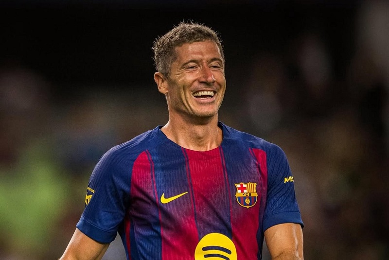 برشلونة يتجه لعدم تجديد عقد المهاجم البولندي ليفاندوفسكي